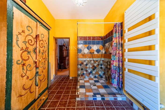 Image No.26-10 Bed House for sale