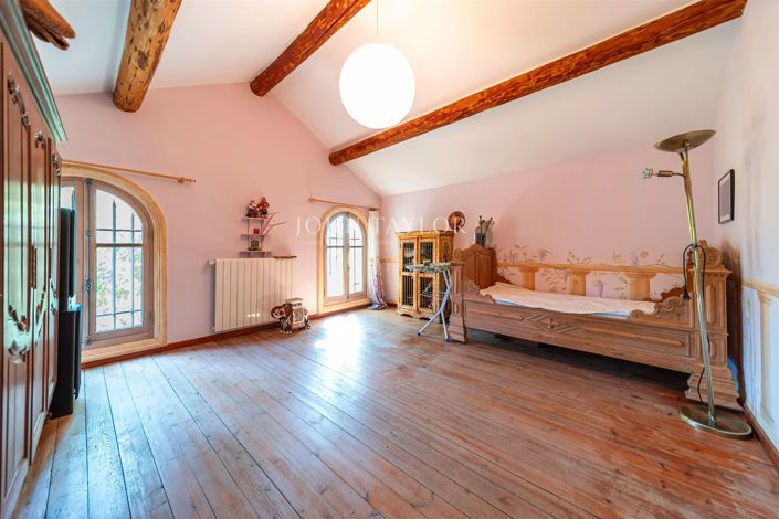 Image No.28-10 Bed House for sale