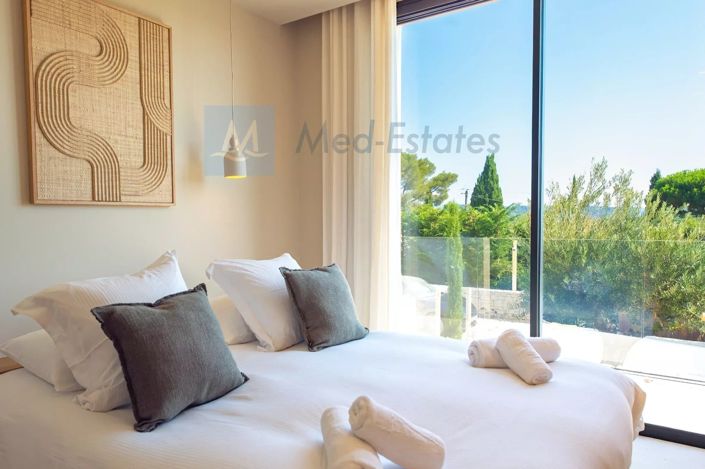 Image No.11-6 Bed House for sale