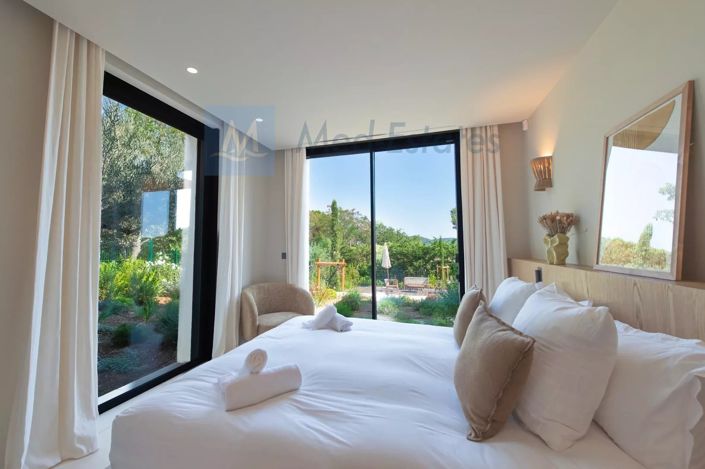 Image No.17-6 Bed House for sale