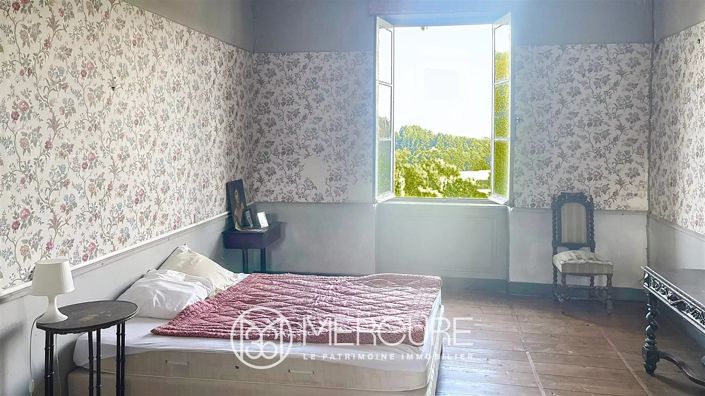Image No.4-8 Bed House for sale