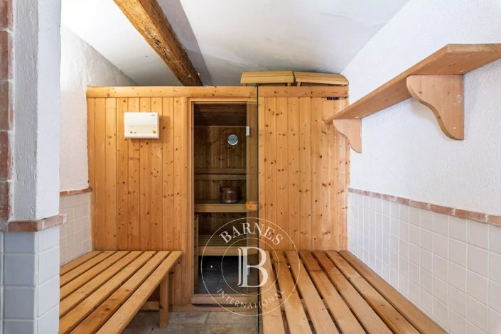 Image No.21-7 Bed House for sale