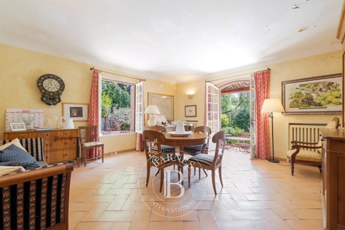 Image No.7-7 Bed House for sale