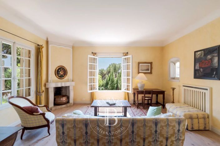 Image No.9-7 Bed House for sale