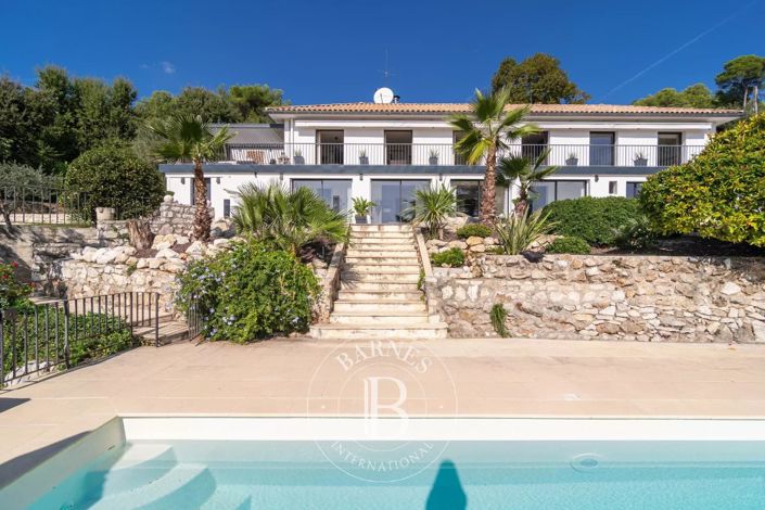 Image No.10-7 Bed House for sale