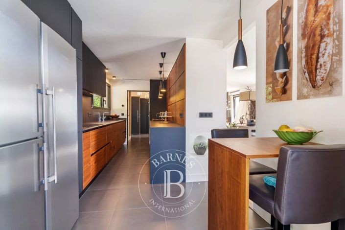 Image No.18-7 Bed House for sale