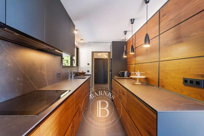 Image No.19-7 Bed House for sale