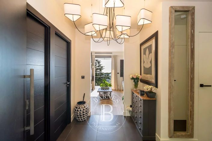 Image No.20-7 Bed House for sale