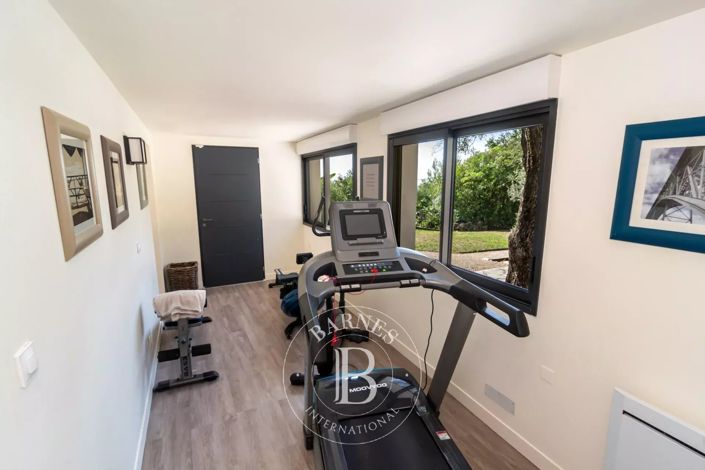Image No.23-7 Bed House for sale
