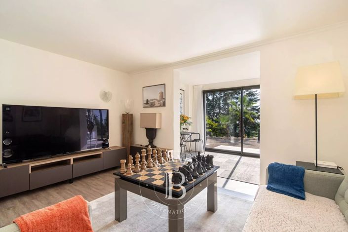 Image No.24-7 Bed House for sale