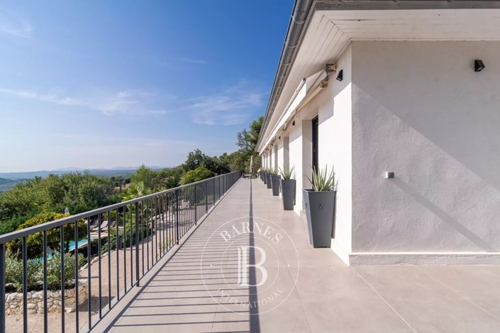 Image No.30-7 Bed House for sale