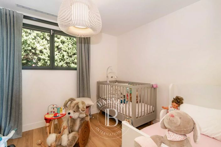 Image No.31-7 Bed House for sale