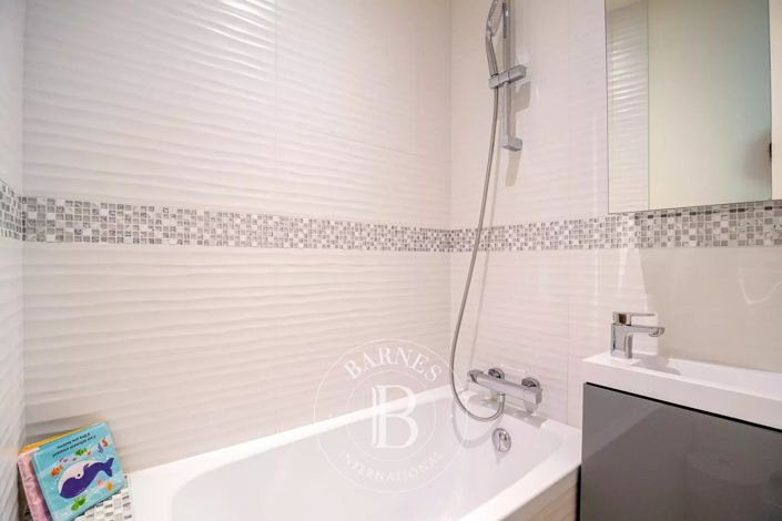 Image No.32-7 Bed House for sale