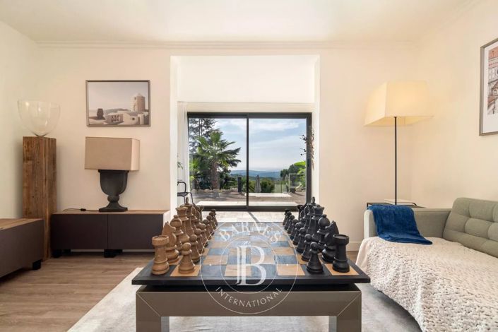 Image No.41-7 Bed House for sale
