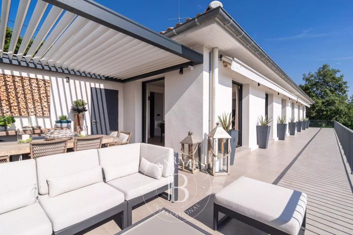 Image No.8-7 Bed House for sale
