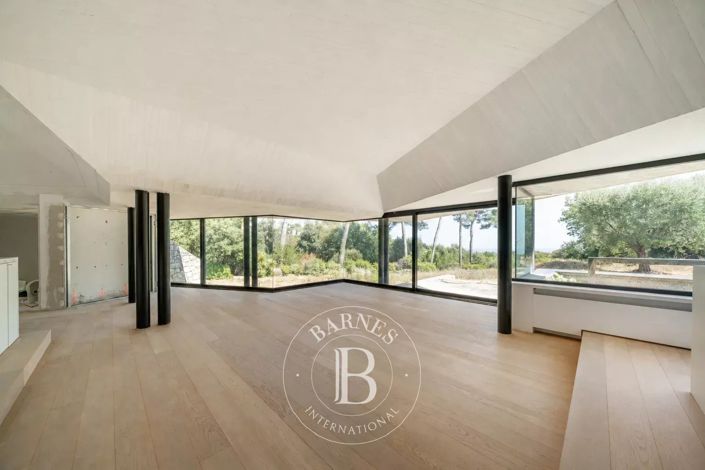 Image No.5-6 Bed House for sale