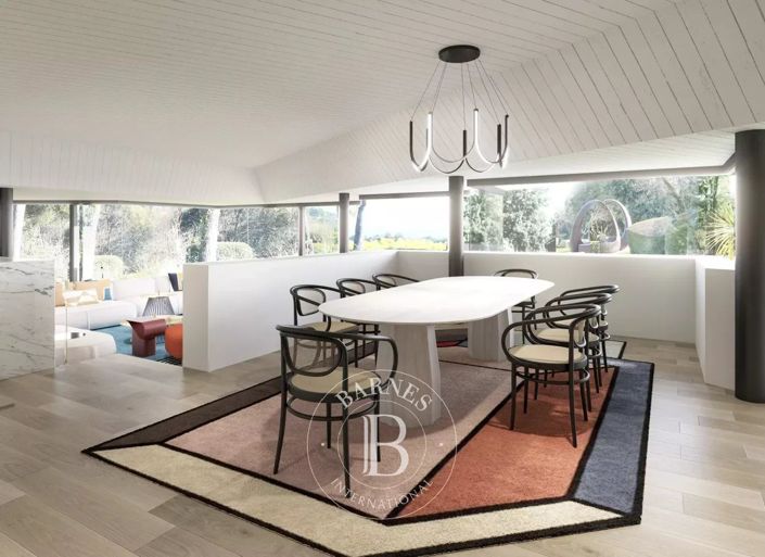 Image No.8-6 Bed House for sale