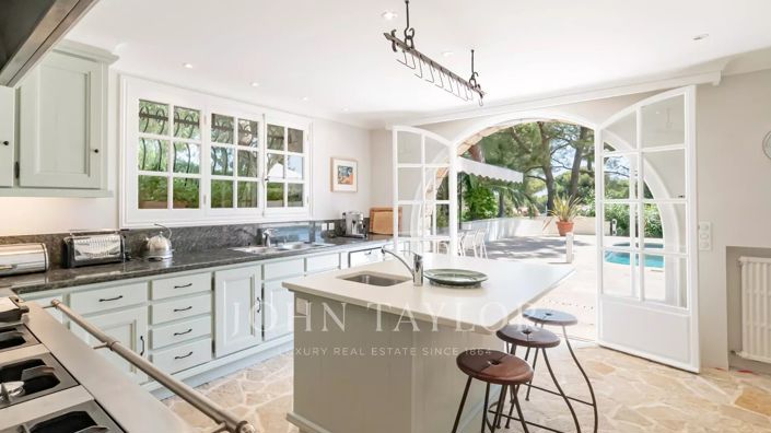Image No.5-5 Bed House for sale