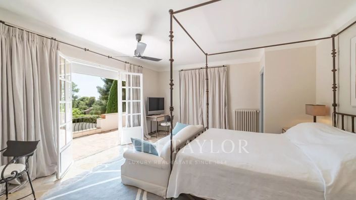 Image No.6-5 Bed House for sale