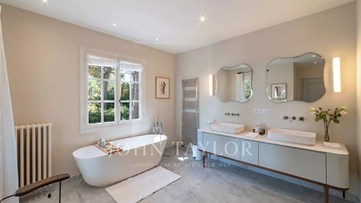 Image No.7-5 Bed House for sale