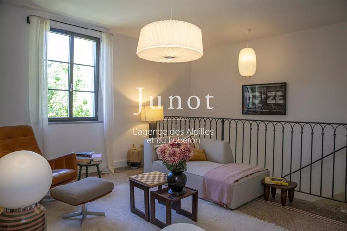 Image No.18-5 Bed House for sale