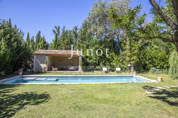 Image No.6-5 Bed House for sale