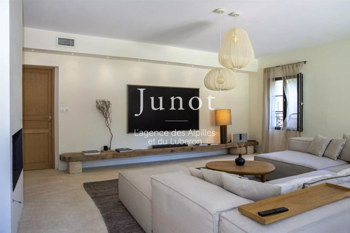 Image No.7-5 Bed House for sale