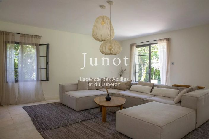 Image No.9-5 Bed House for sale