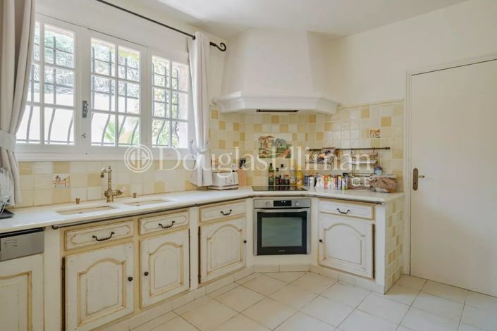 Image No.7-4 Bed House for sale