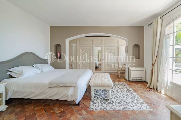Image No.9-4 Bed House for sale