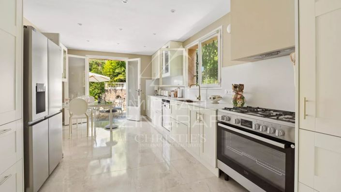 Image No.10-5 Bed House for sale
