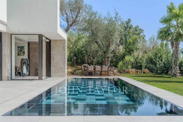 Image No.10-5 Bed House for sale