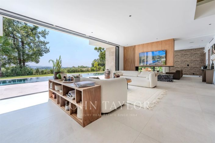 Image No.15-5 Bed House for sale