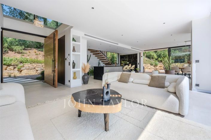 Image No.16-5 Bed House for sale