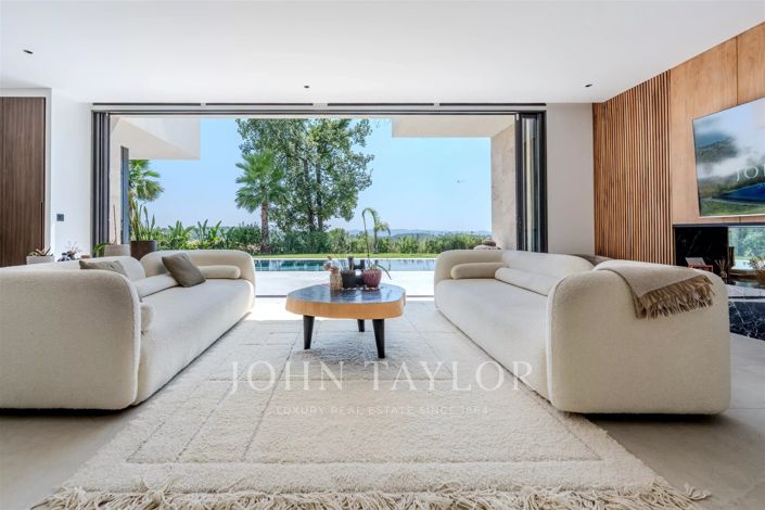Image No.18-5 Bed House for sale