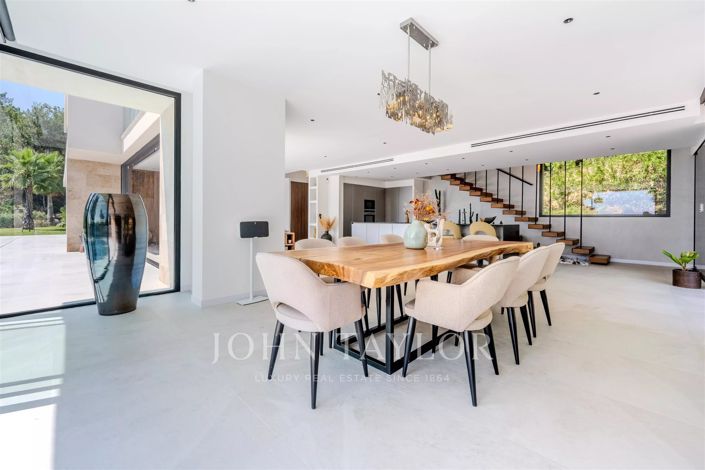Image No.20-5 Bed House for sale