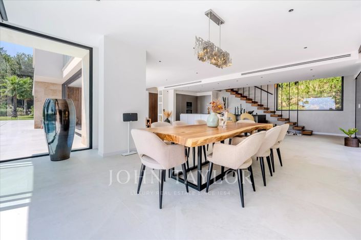 Image No.20-5 Bed House for sale