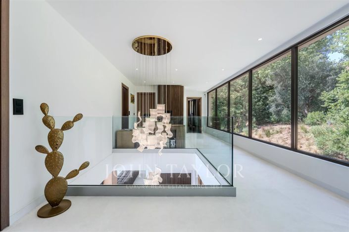 Image No.26-5 Bed House for sale