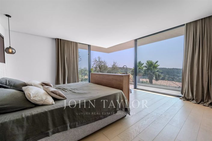 Image No.27-5 Bed House for sale