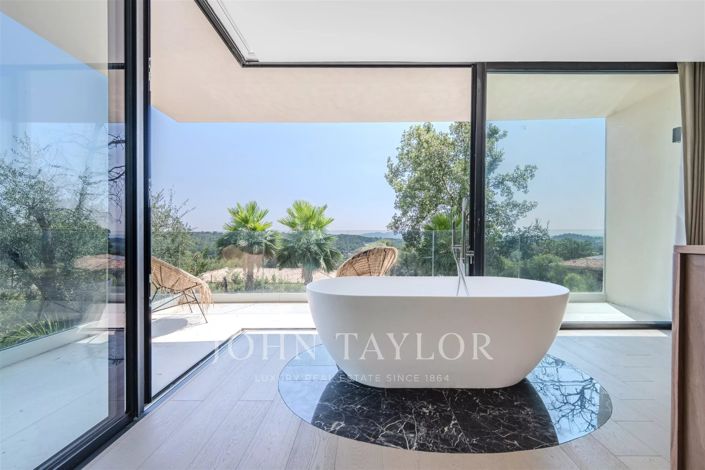 Image No.28-5 Bed House for sale