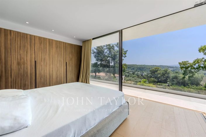 Image No.36-5 Bed House for sale