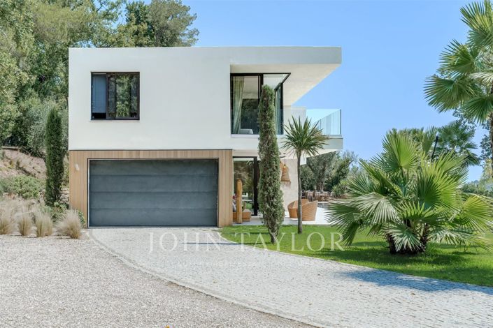 Image No.40-5 Bed House for sale
