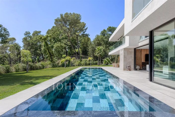 Image No.7-5 Bed House for sale