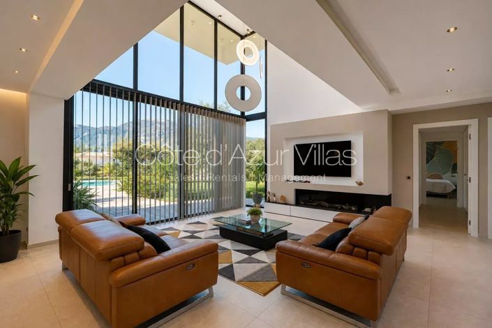 Image No.3-5 Bed House for sale