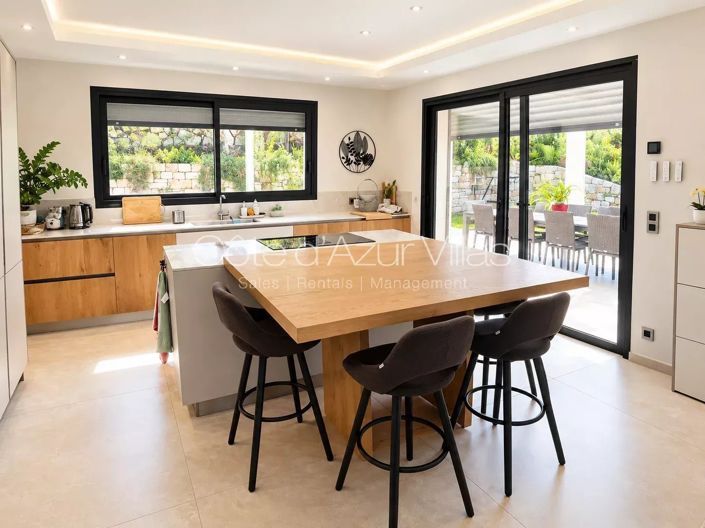 Image No.5-5 Bed House for sale