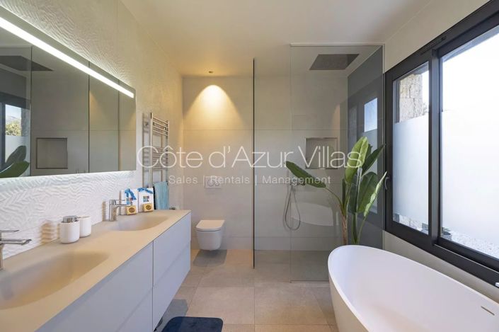 Image No.7-5 Bed House for sale