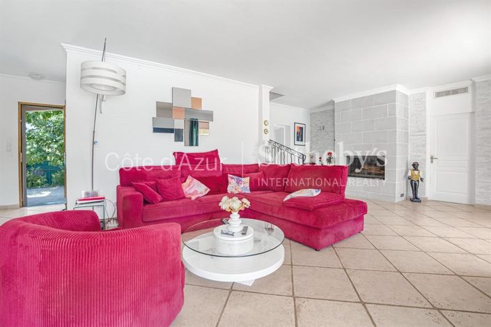 Image No.2-4 Bed House for sale