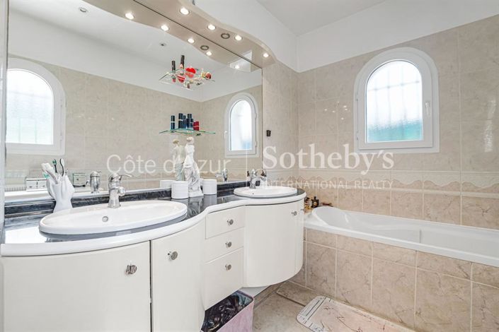 Image No.6-4 Bed House for sale