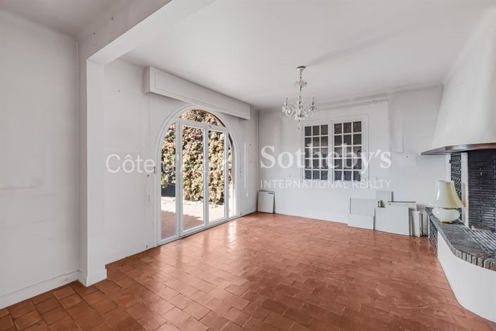 Image No.12-6 Bed House for sale