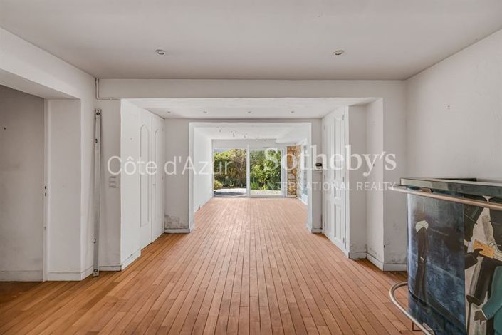 Image No.14-6 Bed House for sale
